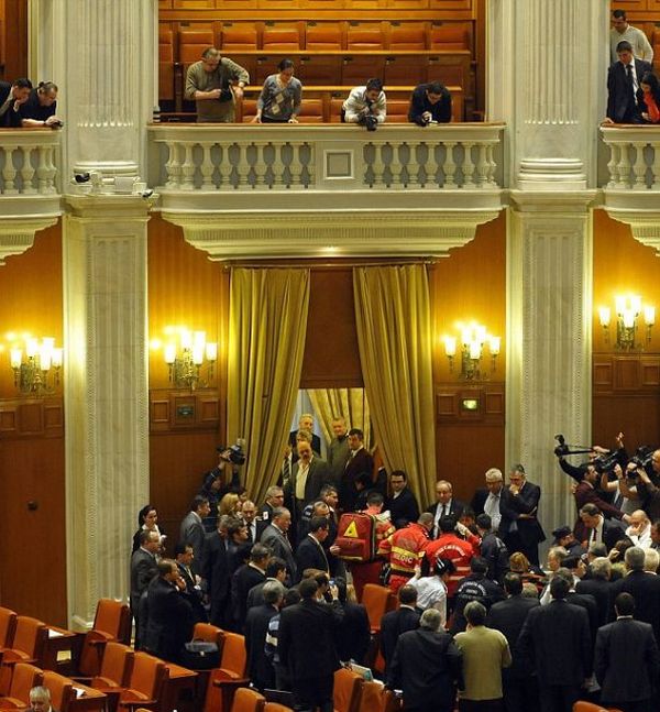 Man Jumps from Balcony of Romania's Parliament (7 pics + video)