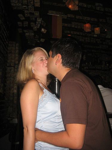Awkward Kisses (20 pics)