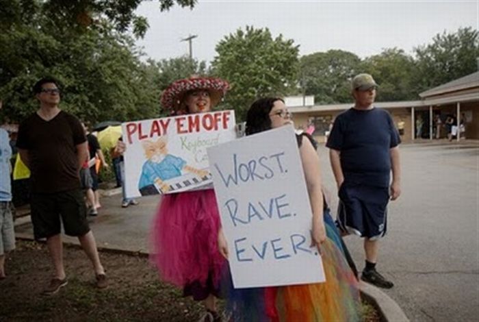 Funny Protest Signs (25 pics)