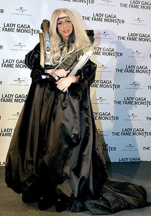 The Most Famous Lady Gaga's Outfits of 2010 (50 pics)