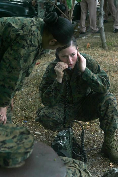 Real Life Female Soldiers (37 pics)