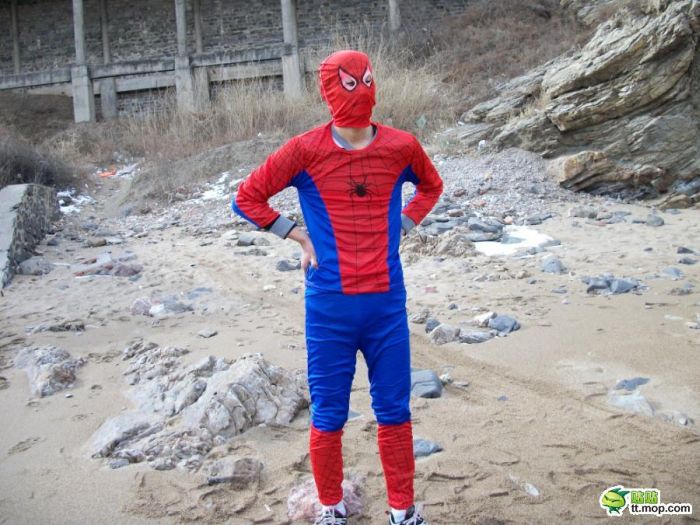 Chinese Spiderman (4 pics)