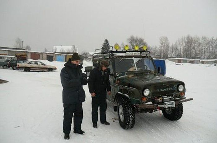 Sunken Car (18 pics)