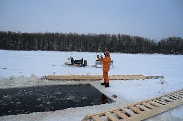 Sunken Car (18 pics)