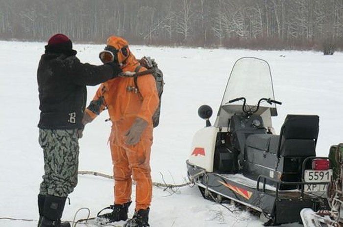 Sunken Car (18 pics)