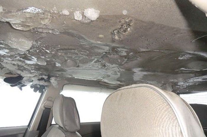 Sunken Car (18 pics)
