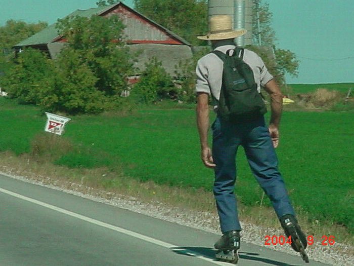 Rollerblading Amish People (32 pics)