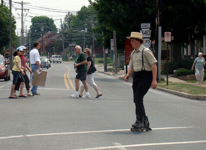 Rollerblading Amish People (32 pics)