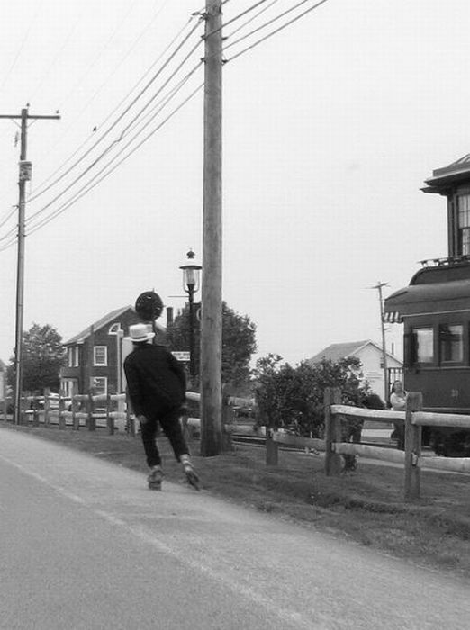 Rollerblading Amish People (32 pics)