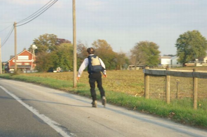 Rollerblading Amish People (32 pics)