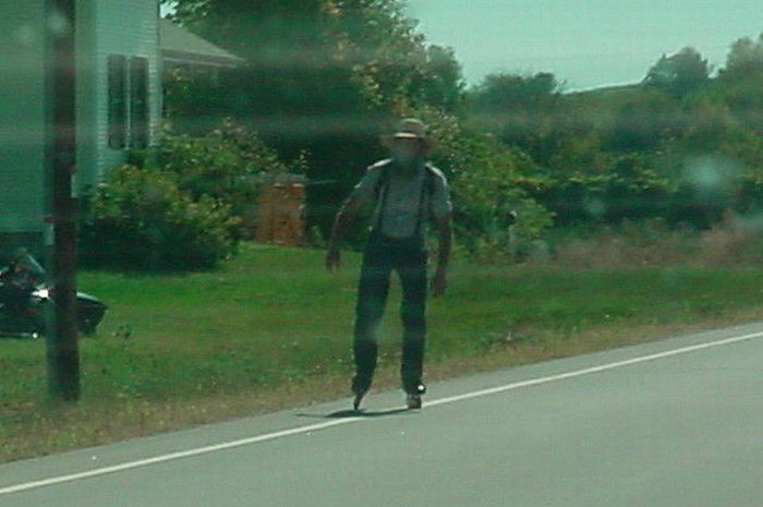 Rollerblading Amish People (32 pics)