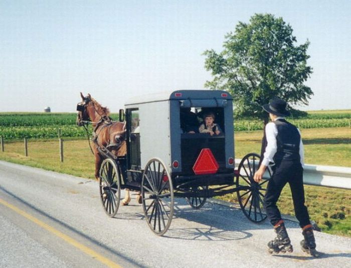 Rollerblading Amish People (32 pics)