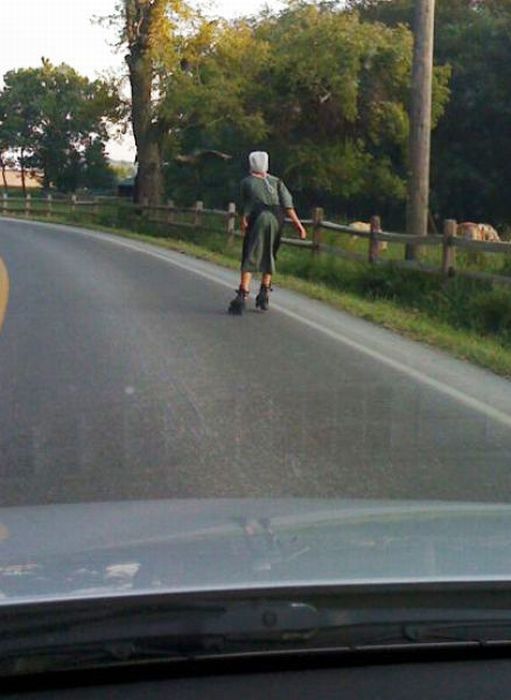 Rollerblading Amish People (32 pics)