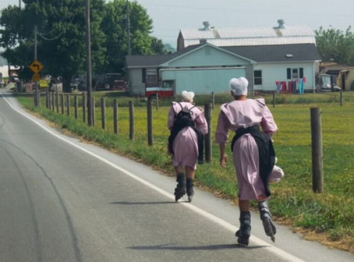 Rollerblading Amish People (32 pics)