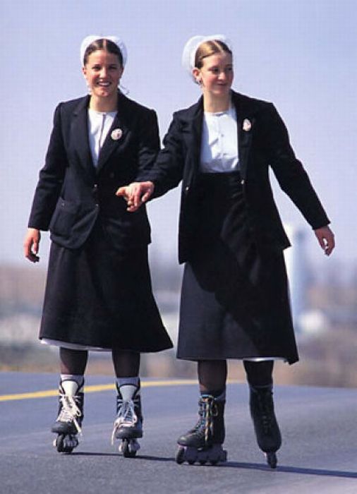 Rollerblading Amish People (32 pics)