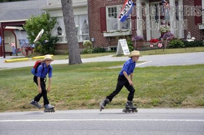 Rollerblading Amish People (32 pics)