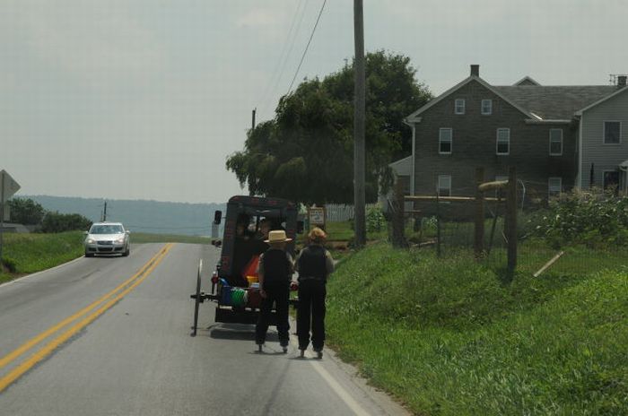 Rollerblading Amish People (32 pics)