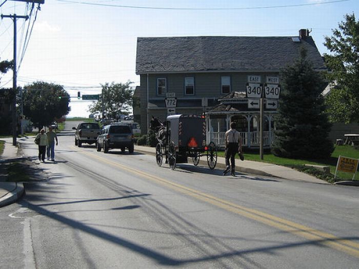 Rollerblading Amish People (32 pics)