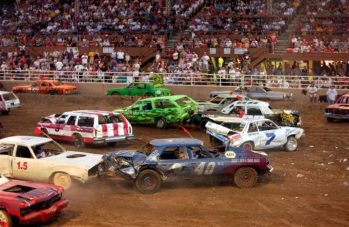 Demolition Derby (27 pics)