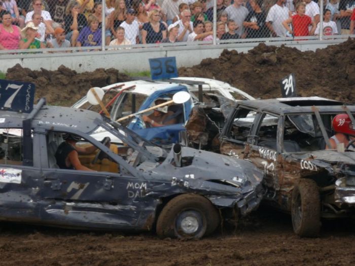 Demolition Derby (27 pics)