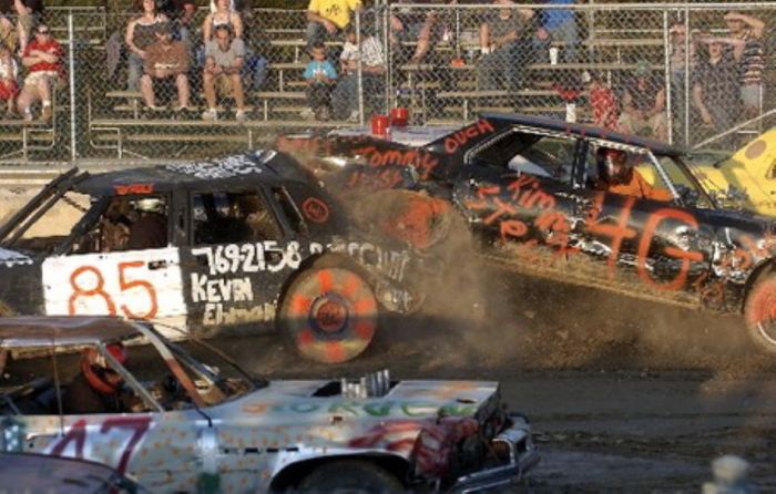 Demolition Derby (27 pics)