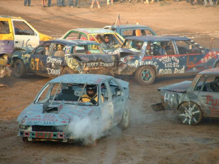 Demolition Derby (27 pics)