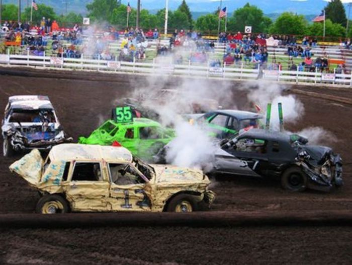 Demolition Derby (27 pics)