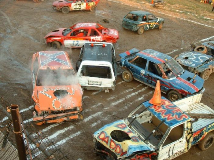 Demolition Derby (27 pics)