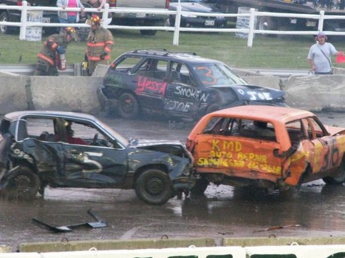 Demolition Derby (27 pics)