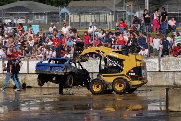 Demolition Derby (27 pics)