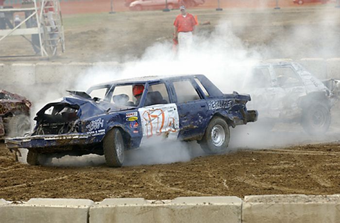 Demolition Derby (27 pics)