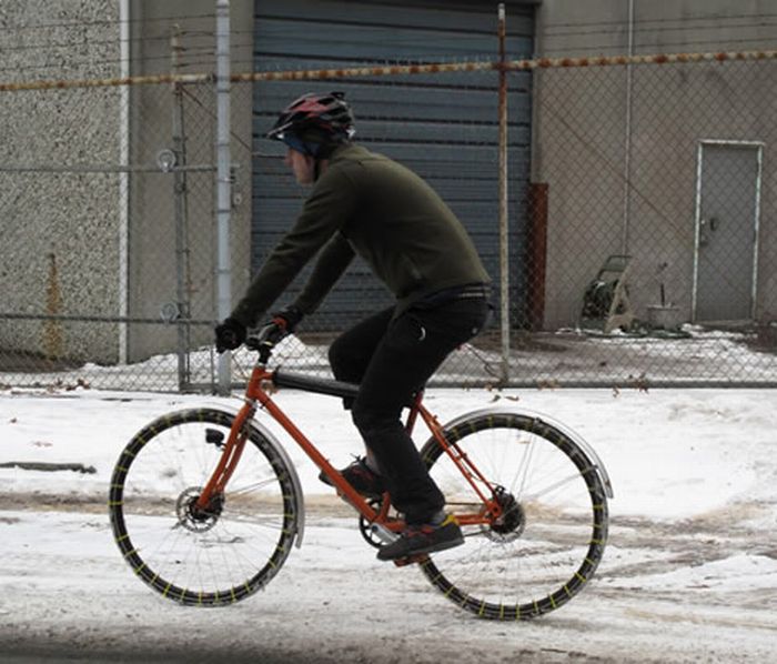 The MacGyver Approach to Winter Biking (4 pics)