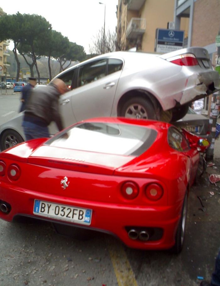Ferrari Crash (3 pics)