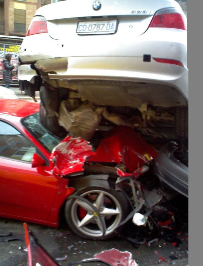 Ferrari Crash (3 pics)