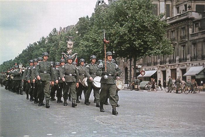 Propaganda Photos of Occupied Paris (53 pics)