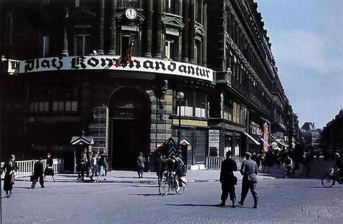 Propaganda Photos of Occupied Paris (53 pics)