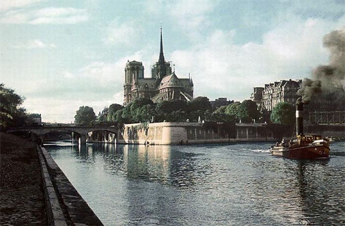 Propaganda Photos of Occupied Paris (53 pics)