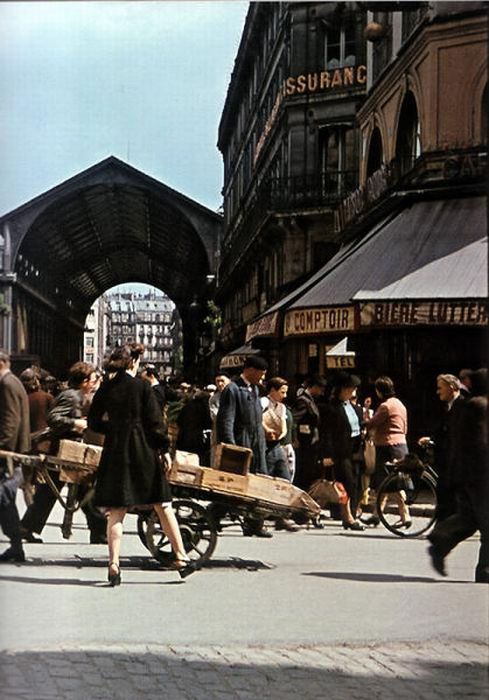 Propaganda Photos of Occupied Paris (53 pics)