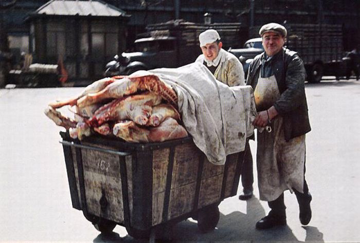 Propaganda Photos of Occupied Paris (53 pics)