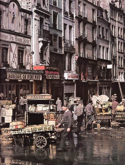 Propaganda Photos of Occupied Paris (53 pics)