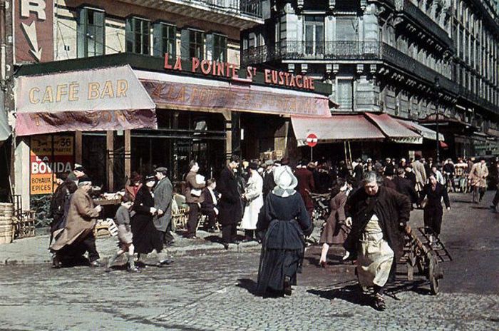 Propaganda Photos of Occupied Paris (53 pics)