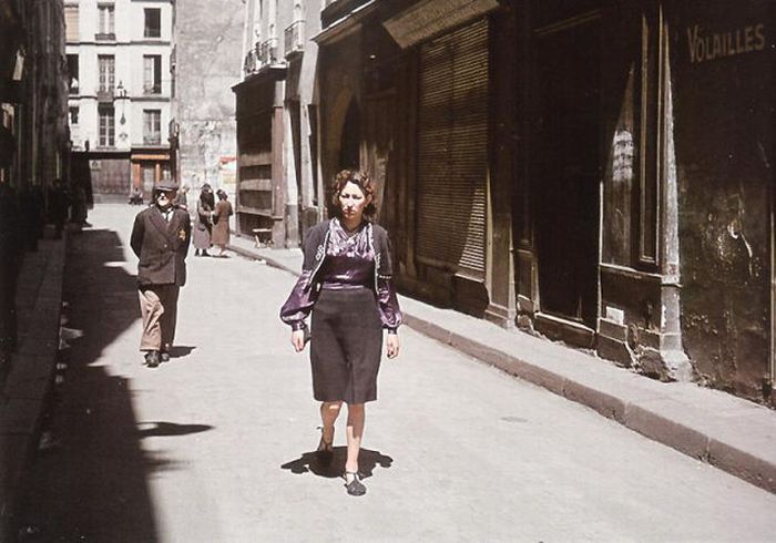 Propaganda Photos of Occupied Paris (53 pics)