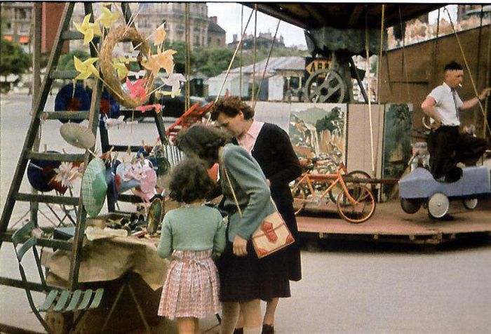 Propaganda Photos of Occupied Paris (53 pics)