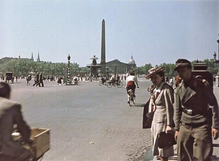 Propaganda Photos of Occupied Paris (53 pics)