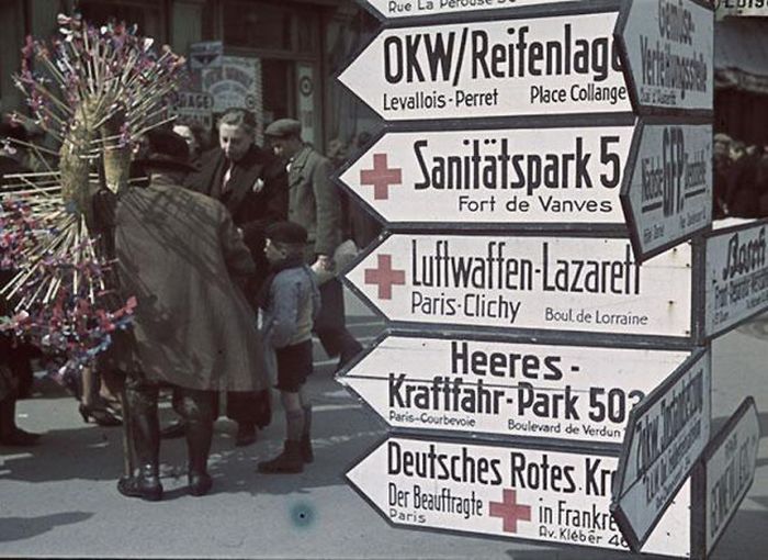 Propaganda Photos of Occupied Paris (53 pics)