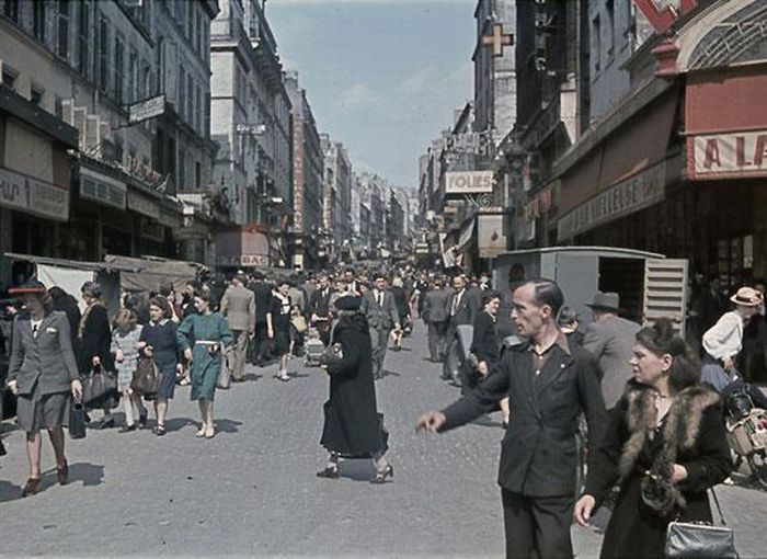 Propaganda Photos of Occupied Paris (53 pics)