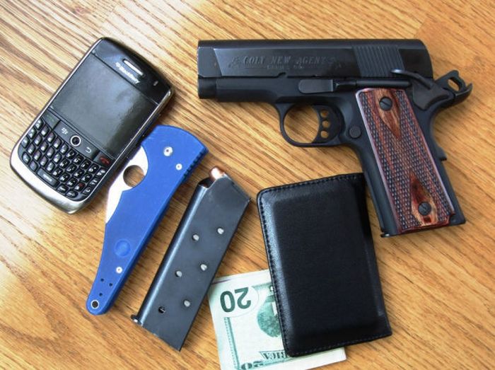 Things That People Carry. Part 3 (60 pics)