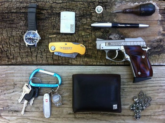 Things That People Carry. Part 3 (60 pics)