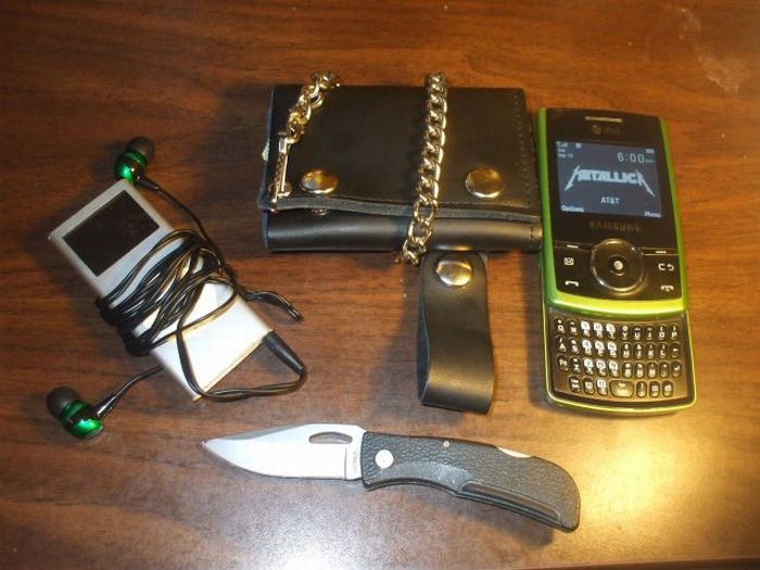 Things That People Carry. Part 3 (60 pics)