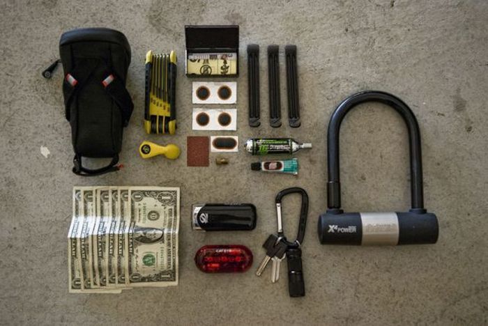 Things That People Carry. Part 3 (60 pics)